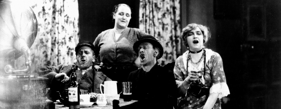 Edward Chapman, Marie O'Neill, Sidney Morgan and Sara Allgood in "Juno and the Paycock"